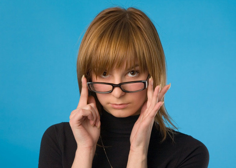 自己的視力突然下降怎么回事？