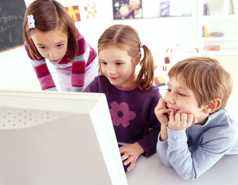 每逢寒暑假，不少家長(zhǎng)無(wú)暇教導(dǎo)孩子如何做好用眼衛(wèi)生