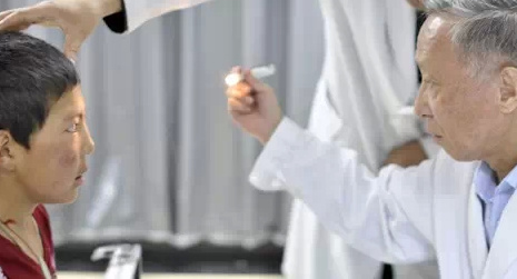 “明眸格?；P(guān)愛(ài)玉樹(shù)眼疾兒童行動(dòng)”11名玉樹(shù)眼疾患兒成功