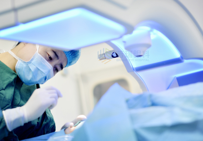 近視手術(shù)后玩手機(jī)，怎么會(huì)再近視？肯定是手術(shù)不好？