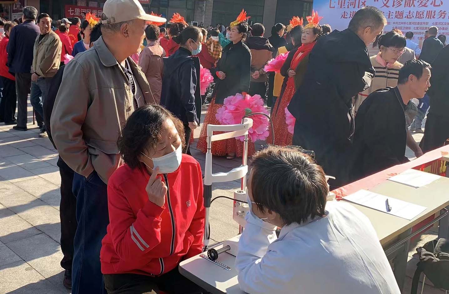 攜手為重陽，“義診獻愛心，義演暖人心”普瑞走進敬老院