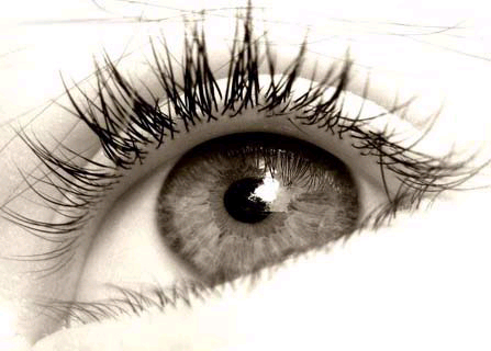 眼睛看東西突然模糊是怎么回事？需要到醫(yī)院檢查嗎？