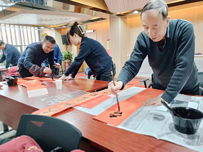 “淡淡墨香飄，濃濃新春情”蘭州普瑞眼視光醫(yī)院給患者送