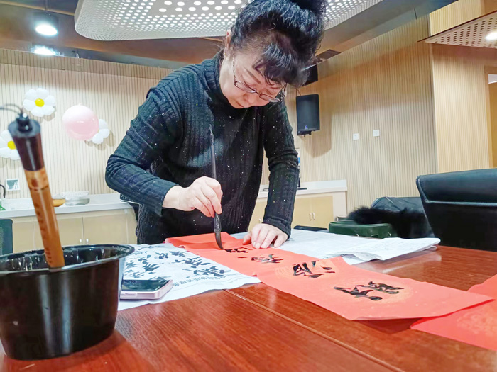 “淡淡墨香飄，濃濃新春情”蘭州普瑞眼視光醫(yī)院給患者送